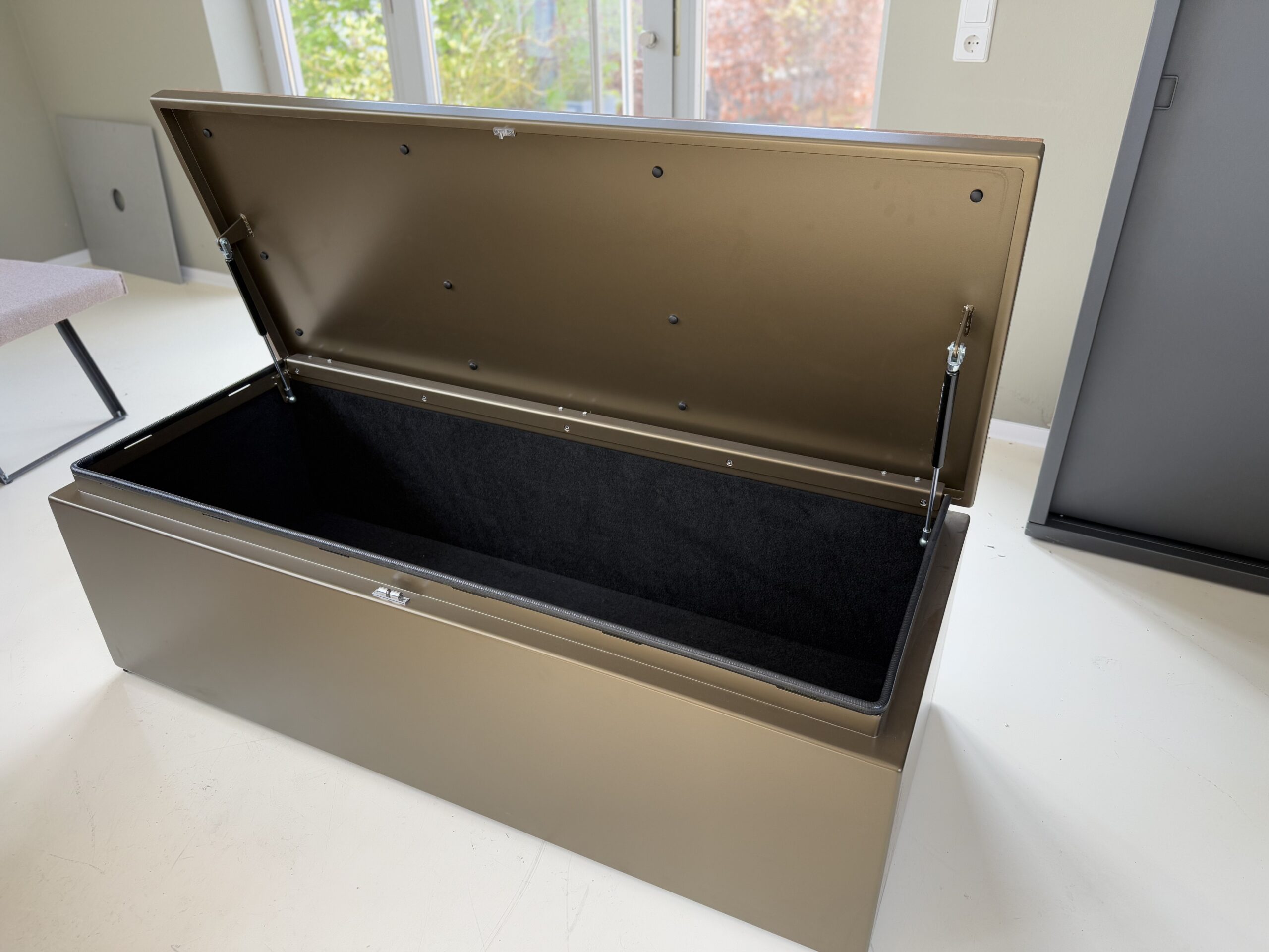 Kissenbank mit Holzauflage – Bild 7